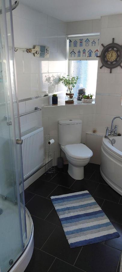 Sea Crest, Beautiful Home In Tenby With Sea Views Exterior foto